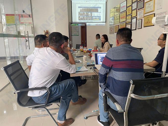 山速高速某運(yùn)營(yíng)單位到公司參觀(guān)考察綠通快檢設(shè)備